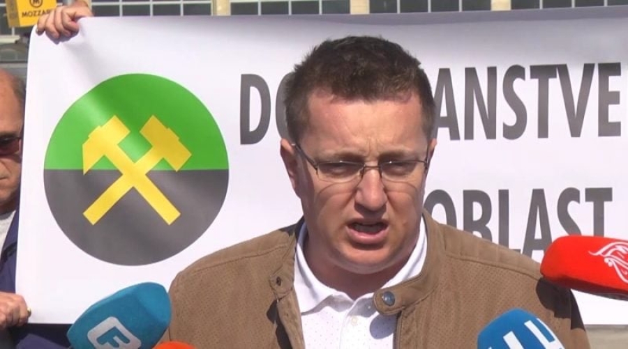 NAČELNIK BANOVIĆA PROUZROKOVAO SAOBRAĆAJNU NESREĆU: Pokušao se udaljiti sa lica mjesta, ali u tome su ga spriječili... NAČELNIK BANOVIĆA PROUZROKOVAO SAOBRAĆAJNU NESREĆU: Pokušao se udaljiti sa lica mjesta, ali u tome su ga spriječili...