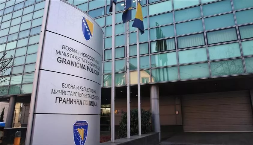 U BiH je opasno braniti državu: Bužimljanin Vahid Bajrektarević u lisicama, Dodik, Višković na slobodi! U BiH je opasno braniti državu: Bužimljanin Vahid Bajrektarević u lisicama, Dodik, Višković na slobodi!