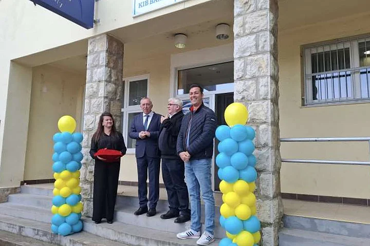 Bosanski Petrovac nakon dvije godine ponovo ima banku: “Žalosno je da u 2025. slavimo otvaranje šaltera” Bosanski Petrovac nakon dvije godine ponovo ima banku: “Žalosno je da u 2025. slavimo otvaranje šaltera”