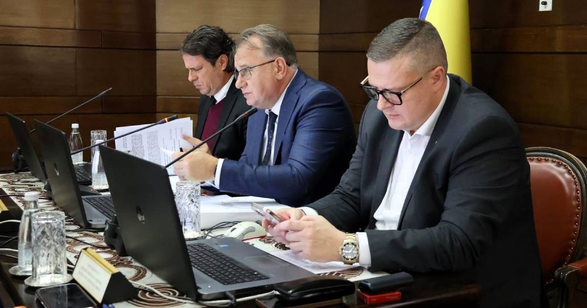 Vlada FBiH izdvojila sredstva za aerodrome: Bihać dobio više nego Sarajevo, Mostar i Tuzla zajedno Vlada FBiH izdvojila sredstva za aerodrome: Bihać dobio više nego Sarajevo, Mostar i Tuzla zajedno