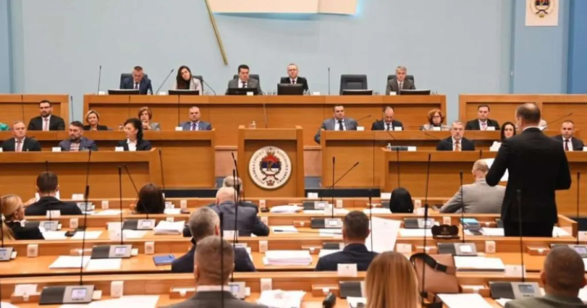 Usvojen Zakon o bankama kojim se zabranjuje naplaćivanje naknada, tiče se i debitnih kartica Usvojen Zakon o bankama kojim se zabranjuje naplaćivanje naknada, tiče se i debitnih kartica