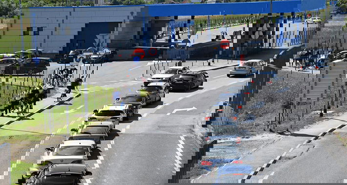 Dugačke kolone vozila na nekoliko graničnih prijelaza Dugačke kolone vozila na nekoliko graničnih prijelaza