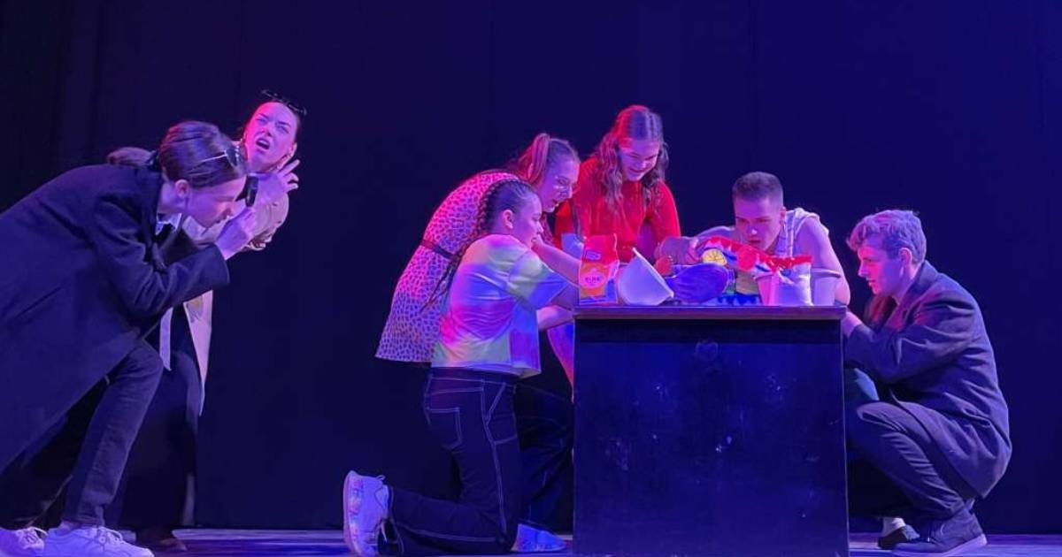 Premijerom predstave 'Tko to tamo kuha?' nastavljeni Dani hrvatskog kazališta u BiH Premijerom predstave 'Tko to tamo kuha?' nastavljeni Dani hrvatskog kazališta u BiH
