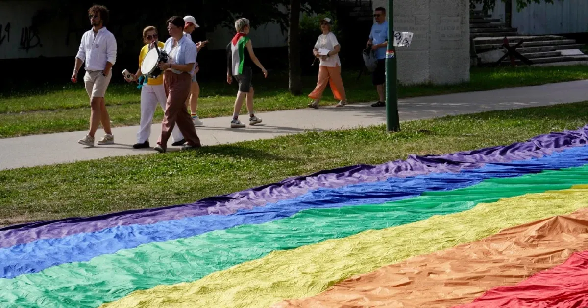 Regresivne politike nadjačavaju sporadični napredak u ostvarivanju prava LGBTI osoba Regresivne politike nadjačavaju sporadični napredak u ostvarivanju prava LGBTI osoba