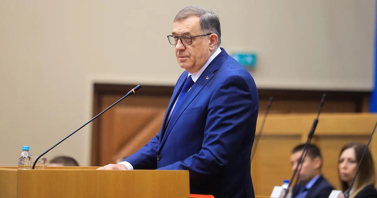 Očajni Dodik opet ponudio Trumpu minerale kako bi se spasio: "Uhapsite me ili me ubijte" Očajni Dodik opet ponudio Trumpu minerale kako bi se spasio: "Uhapsite me ili me ubijte"