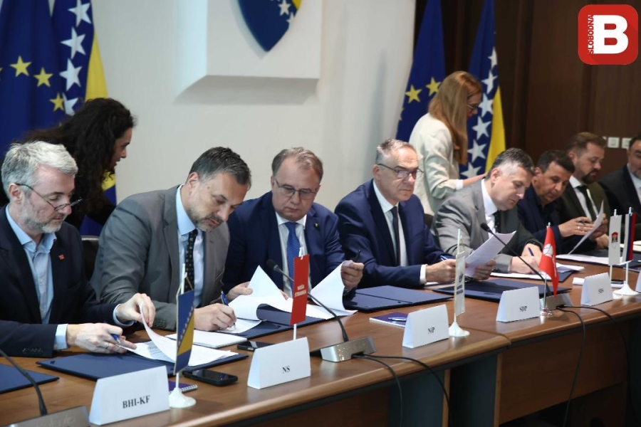 NEGIRANJE GENOCIDA I "ŽIVJELA SRPSKA, ŽIVIO VUČIĆ": Koliko je opozicija iz RS istinska alternativa Miloradu Dodiku? NEGIRANJE GENOCIDA I "ŽIVJELA SRPSKA, ŽIVIO VUČIĆ": Koliko je opozicija iz RS istinska alternativa Miloradu Dodiku?