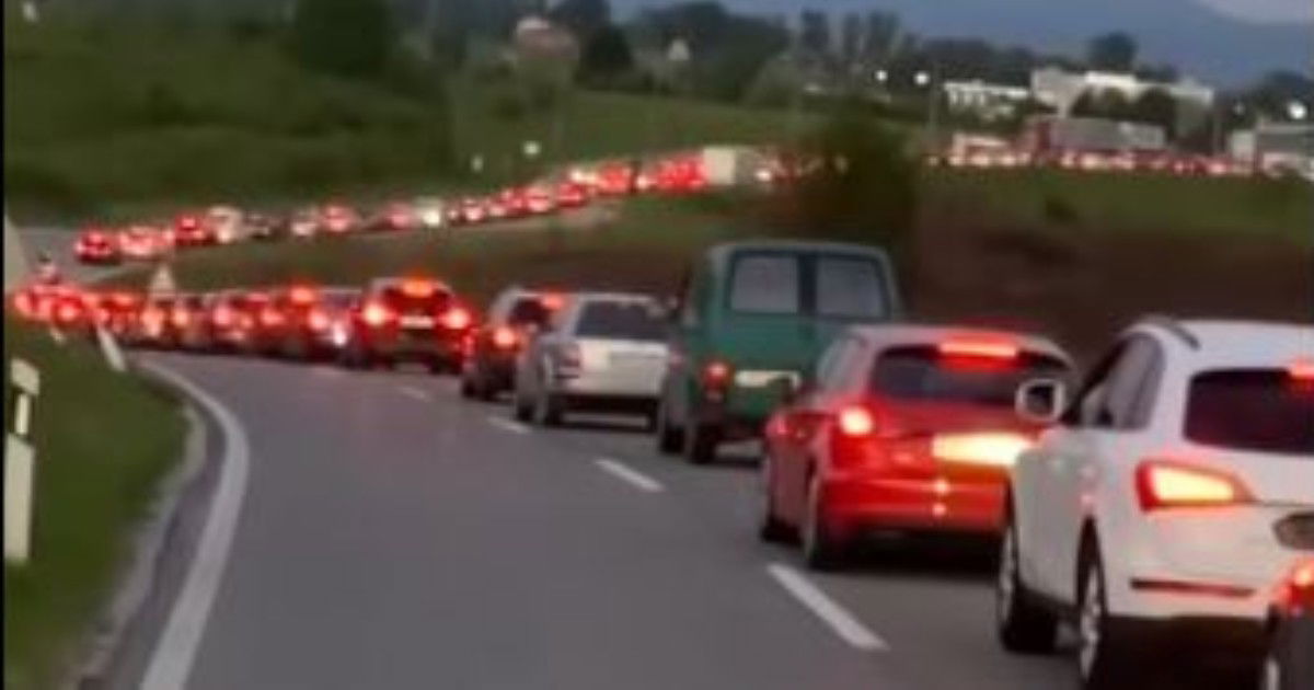 Pojačan promet vozila na lokalnim izletištima, gužve na granicama Pojačan promet vozila na lokalnim izletištima, gužve na granicama