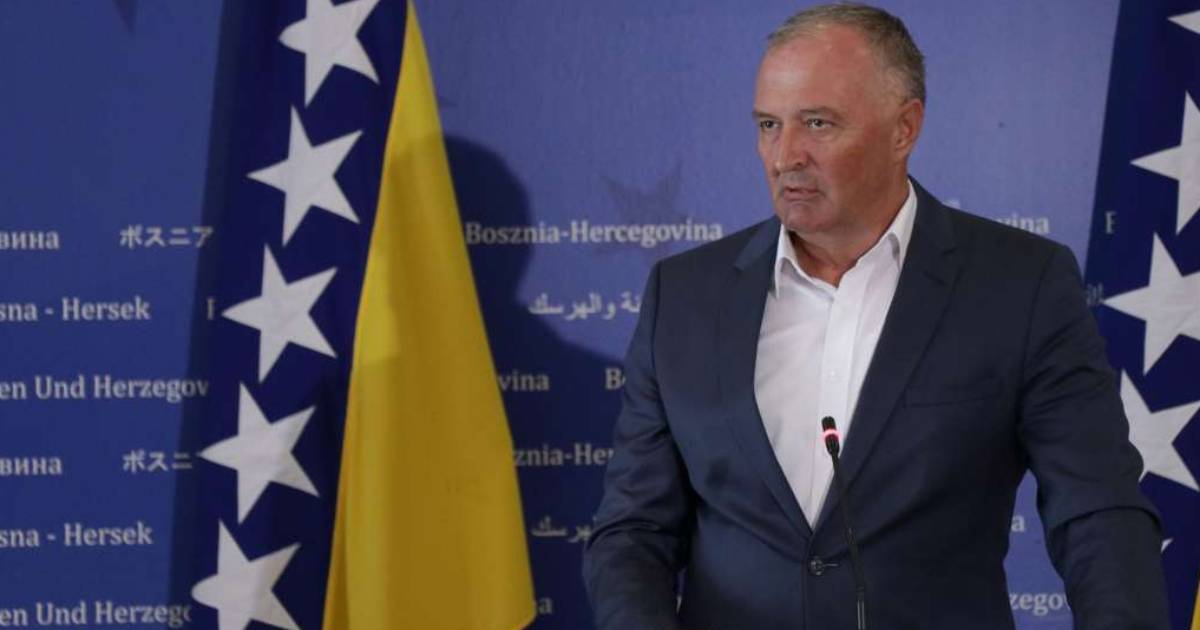 Helez naredio: Dodiku, Stevandiću i Viškoviću se ne smije dozvoliti pristup lokacijama OS BiH Helez naredio: Dodiku, Stevandiću i Viškoviću se ne smije dozvoliti pristup lokacijama OS BiH