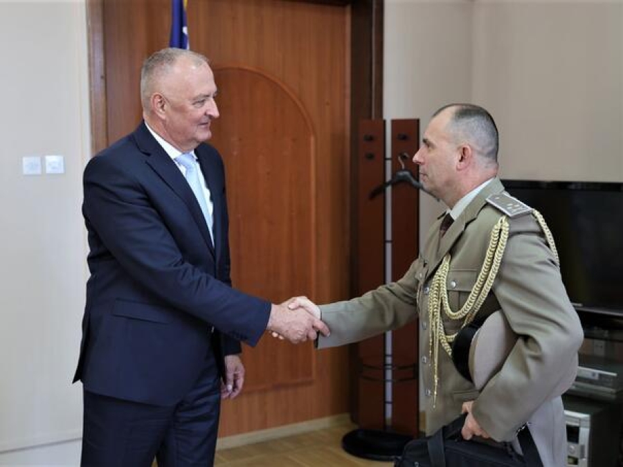 HELEZ S VOJNIM ATAŠEOM BiH U SRBIJI O INCIDENTU U KASARNI "KOZARA": Zatraženo očitovanje Srbije HELEZ S VOJNIM ATAŠEOM BiH U SRBIJI O INCIDENTU U KASARNI "KOZARA": Zatraženo očitovanje Srbije