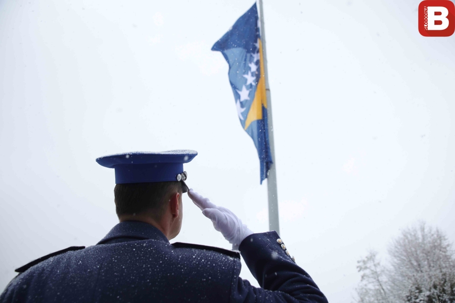 DRŽAVA NA ČEKANJU: Da Bosna i Hercegovina nije u fokusu svjetskih sila, jasno je i prema odnosu... DRŽAVA NA ČEKANJU: Da Bosna i Hercegovina nije u fokusu svjetskih sila, jasno je i prema odnosu...