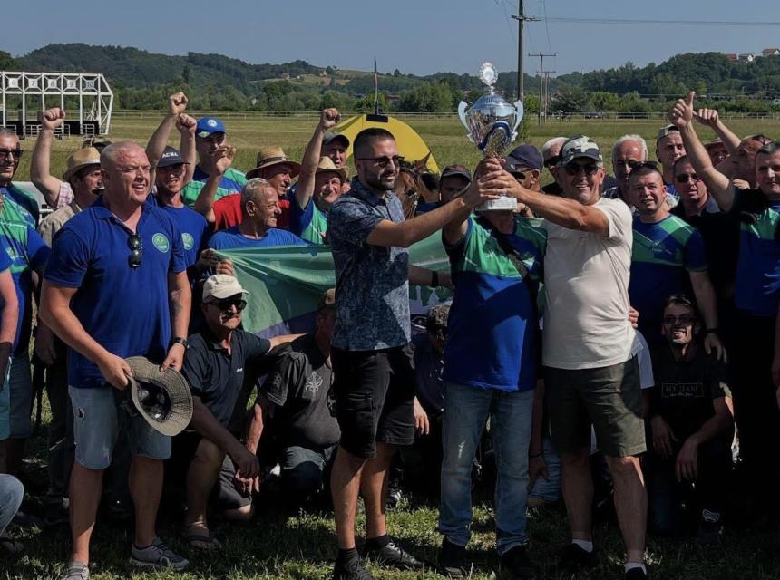 Tri trke – tri pobjede! Konjički klub Cazin dominira i poziva vas na trke u Mokreš, 5. jula Tri trke – tri pobjede! Konjički klub Cazin dominira i poziva vas na trke u Mokreš, 5. jula