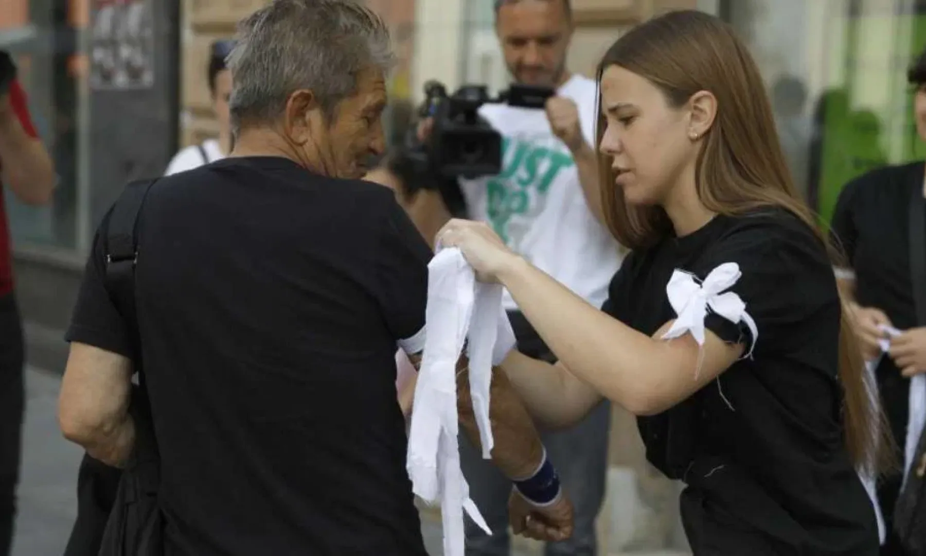 Mladi u Sarajevu poručili: Žrtve Prijedora ne smiju biti zaboravljene na Danu bijelih traka