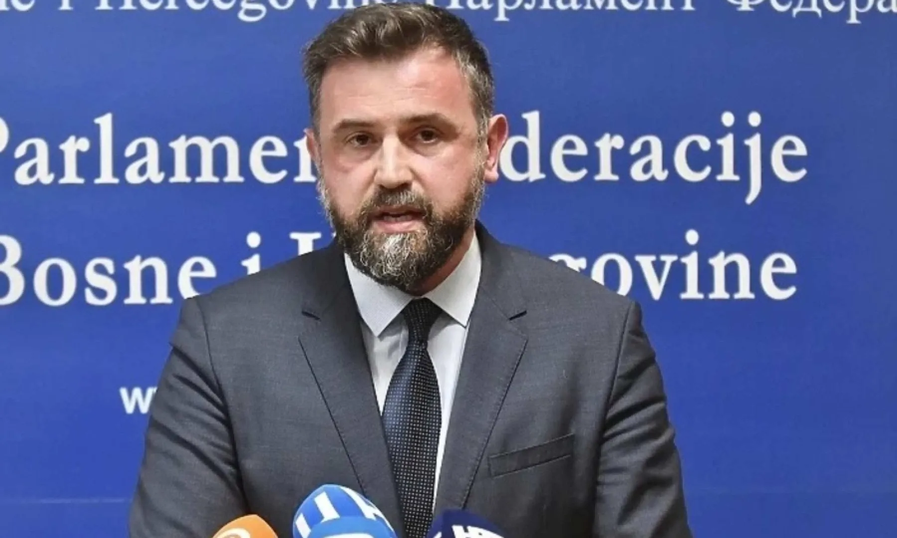 Gratz predlaže sankcije za neopravdane izostanke zastupnika: "Puna naknada za praznu stolicu nije moguća