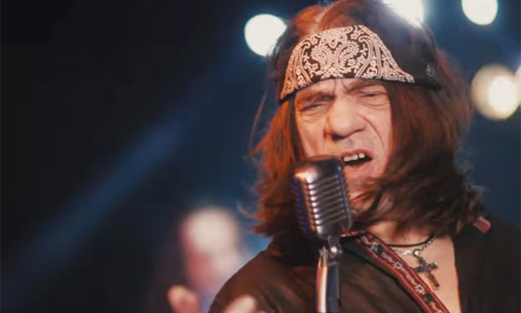 POVRATAK BOSANCA: Legendarni pjevač se vratio na muzičku scenu, pogledajte novi spot...