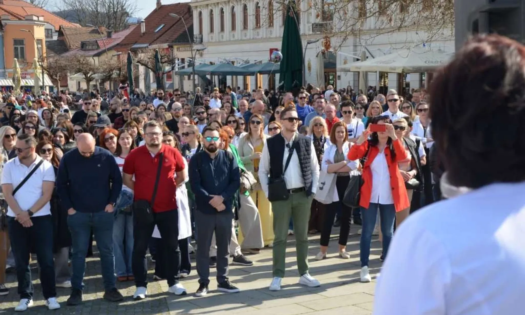 Drugi dan protesta ljekara u Tuzli, Sindikat upozorava na mogući &scaron;trajk