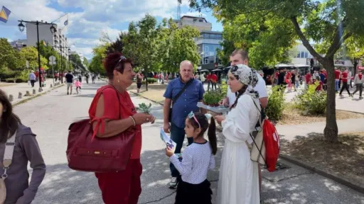 BH ZELENI u Sarajevu dijele sadnice čuvarkuće umjesto letaka u kampanji "Oči u oči