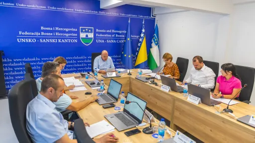 Vlada Unsko-sanskog kantona povećava osnovicu plata na 450 KM od 1. augusta za hiljade zaposlenih
