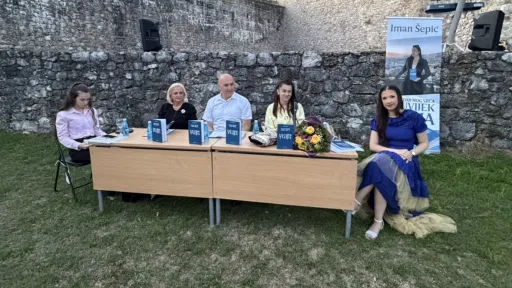 U Cazinu promovirana prva zbirka poezije Iman &Scaron;epić pod nazivom &bdquo;Zauvijek tvoja