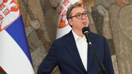 Predsjednik Srbije Aleksandar Vučić najavio u New Yorku da će u nedjelju uvečer, najverovatnije u 20 sati, podnijeti ostavku; rekao da je o tome obavijestio Vladimira Putina