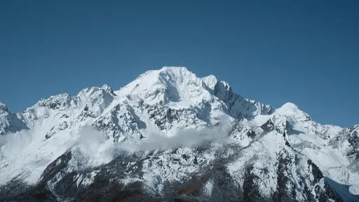 Lavina pogodila bazni kamp Himlung Himal u Nepalu: pronađena dva tijela, oko desetak nestalih