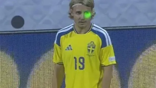 Nogometni savez &Scaron;vedske prijavio policiji: Sebastian Nanasi ometan laserom u Zenici