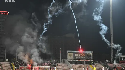 Ultrasi udaljeni s Bilinog polja pet minuta prije kraja zbog incidenata na tribini