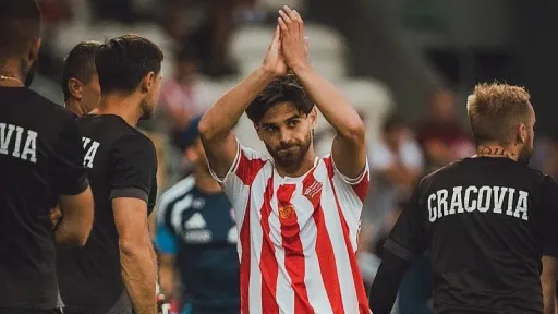 Predsjednik Cracovije Murat Colak u sukobu s vlasnikom Robertom Platekom oko prodaje Hasića i Traorea