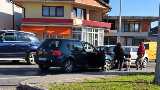 Saobraćajna nesreća na Maloj Lisi kod benzinske pumpe Gazprom u Cazinu, saobraćaj otežan