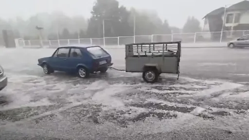 Prijedor pogođen jakim nevremenom, zabilježeni shelf oblaci i grad u Rasavcima i Omarskoj
