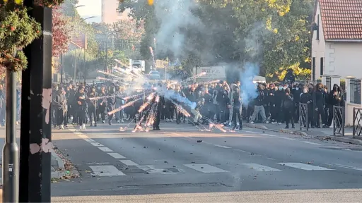 La Voix du Nord: 15-godi&scaron;njem učeniku u Lensu, navodno, &scaron;ok bomba otkinula ruku tokom protesta