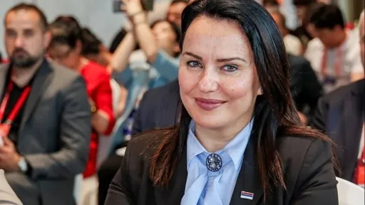 Načelnica općine Jezero Snežana Ružičić (SNSD) pitala gdje građani s dvojnim državljanstvom mogu potpisati pristupnicu SNS