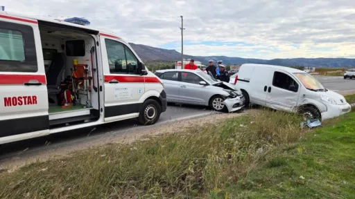 Jedna osoba povrijeđena u nesreći na M-17 kod objekta Koka Grill u Bišće polju