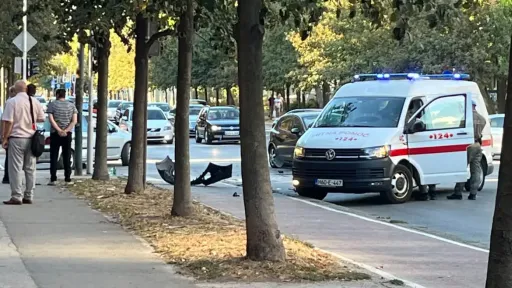 Automobil udario biciklistu u sarajevskoj Grbavici, jedna osoba prevezena na KCUS