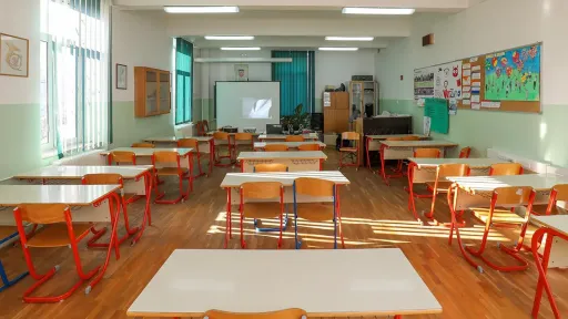 Početak nastave u Hercegovačko-neretvanskom kantonu odgođen zbog visokih temperatura do 14. septembra 2026. godine