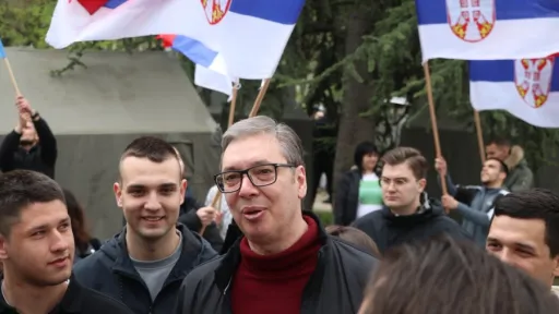 Vedran Džihić upozorava da parlamentarni izbori u Srbiji 25. oktobra neće biti slobodni i pošteni zbog pokušaja manipulacije SNS-a