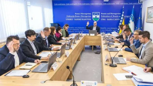 Skupljeno potrebnih 16 potpisa za smjenu Vlade USK, čeka se još i POMAK: SDA ide u opoziciju, NES u vlast Skupljeno potrebnih 16 potpisa za smjenu Vlade USK, čeka se još i POMAK: SDA ide u opoziciju, NES u vlast