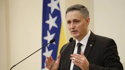 Bećirović reagovao na "neprihvatljivu i veoma opasnu" izjavu Aleksandra Vučića Bećirović reagovao na "neprihvatljivu i veoma opasnu" izjavu Aleksandra Vučića