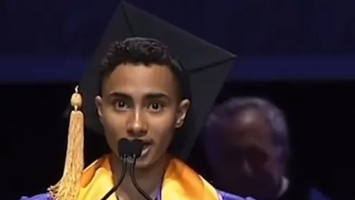 Student u New Yorku optužio SAD za genocid u Gazi, univerzitet mu ne da diplomu Student u New Yorku optužio SAD za genocid u Gazi, univerzitet mu ne da diplomu