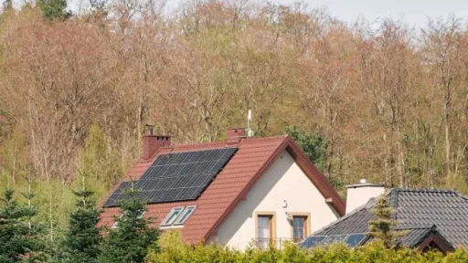 Zašto ulagati u solarnu elektranu na vlastitom krovu? Zašto ulagati u solarnu elektranu na vlastitom krovu?