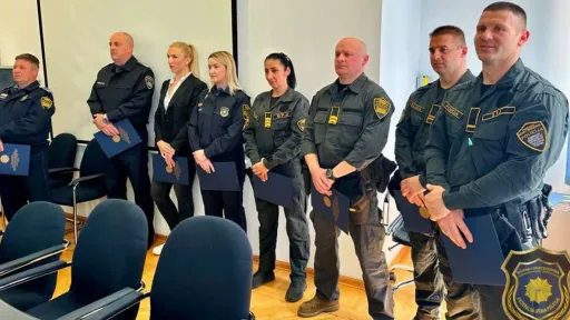 U Federalnoj upravi policije unaprijeđeno 18 policijskih službenika U Federalnoj upravi policije unaprijeđeno 18 policijskih službenika