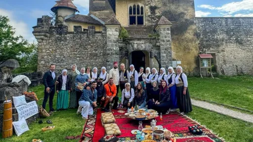 Poznati egipatski influenceri posjetili Cazin: Ljepote grada oduševile goste Poznati egipatski influenceri posjetili Cazin: Ljepote grada oduševile goste