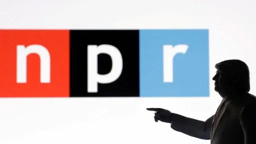 Trump smanjuje finansiranje javnih medija pod izgovorom da su "woke" i marksisti Trump smanjuje finansiranje javnih medija pod izgovorom da su "woke" i marksisti