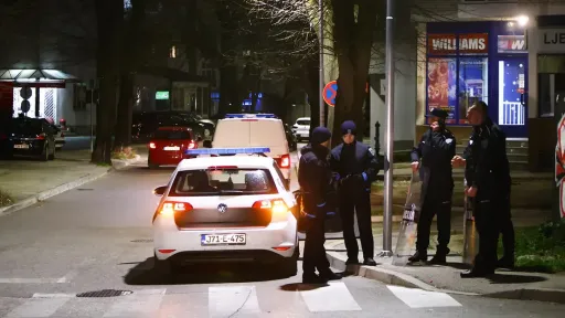 Zaštitar teško povrijeđen u pljački u Mostaru Zaštitar teško povrijeđen u pljački u Mostaru