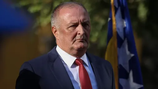 Helez se oglasio nakon što su Dodik, Višković i Stevandić pušteni u kasarnu OSBiH: General Knežević je bio dužan da me obavijesti, imali smo spreman bataljon vojne policije Helez se oglasio nakon što su Dodik, Višković i Stevandić pušteni u kasarnu OSBiH: General Knežević je bio dužan da me obavijesti, imali smo spreman bataljon vojne policije