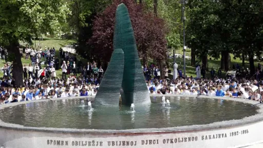Danas je Dan žalosti u KS u znak sjećanja na ubijenu djecu Sarajeva Danas je Dan žalosti u KS u znak sjećanja na ubijenu djecu Sarajeva
