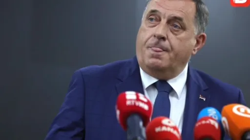 DODIK PONOVO OPTUŽUJE "MUSLIMANE IZ SARAJEVA": Bjegunac od pravosuđa, ali ne i od retorike mržnje DODIK PONOVO OPTUŽUJE "MUSLIMANE IZ SARAJEVA": Bjegunac od pravosuđa, ali ne i od retorike mržnje