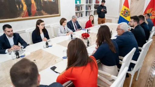 MANDIĆ SE POHVALIO PRED PREDSJEDNICOM MOLDAVIJE: "Crna Gora apsolutni lider među zemljama kandidatima" MANDIĆ SE POHVALIO PRED PREDSJEDNICOM MOLDAVIJE: "Crna Gora apsolutni lider među zemljama kandidatima"