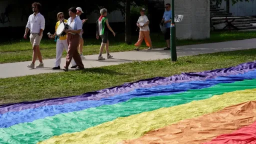 Regresivne politike nadjačavaju sporadični napredak u ostvarivanju prava LGBTI osoba Regresivne politike nadjačavaju sporadični napredak u ostvarivanju prava LGBTI osoba