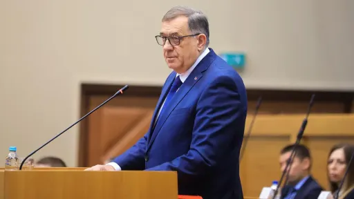 Očajni Dodik opet ponudio Trumpu minerale kako bi se spasio: "Uhapsite me ili me ubijte" Očajni Dodik opet ponudio Trumpu minerale kako bi se spasio: "Uhapsite me ili me ubijte"
