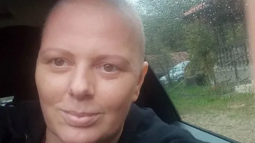 U martu joj je od karcinoma umro suprug, sad Edisi treba naša pomoć da pobijedi rak
